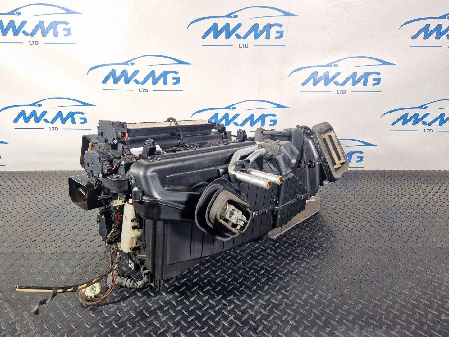 16-19 AUDI A4 B9 GENUINE FRONT DASH HEATER MATRIX 8W2820005B