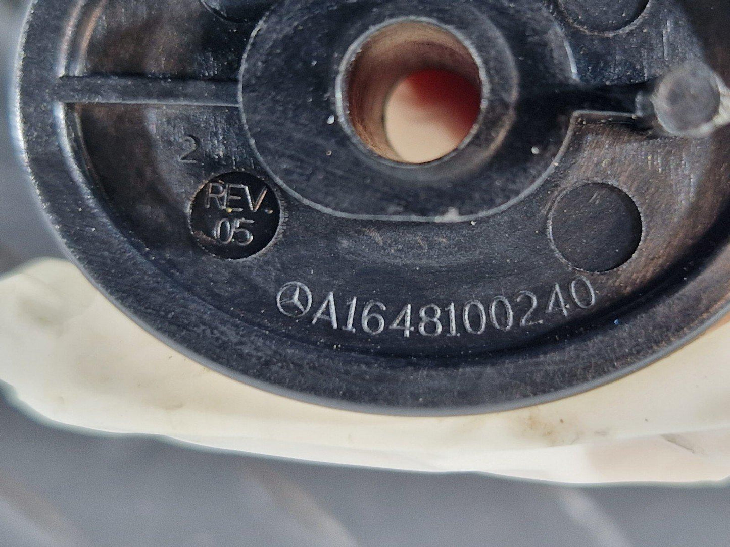 11-19 MERCEDES BENZ ML W166 REAR BOOT HOOK BAG HANGER A1648100240
