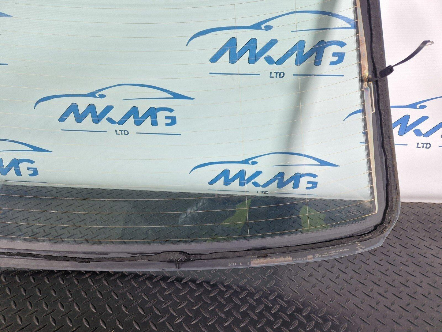 16-19 AUDI A4 B9 REAR WINDSHIELD WINDSCREEN WINDOW GLASS 8W5845501