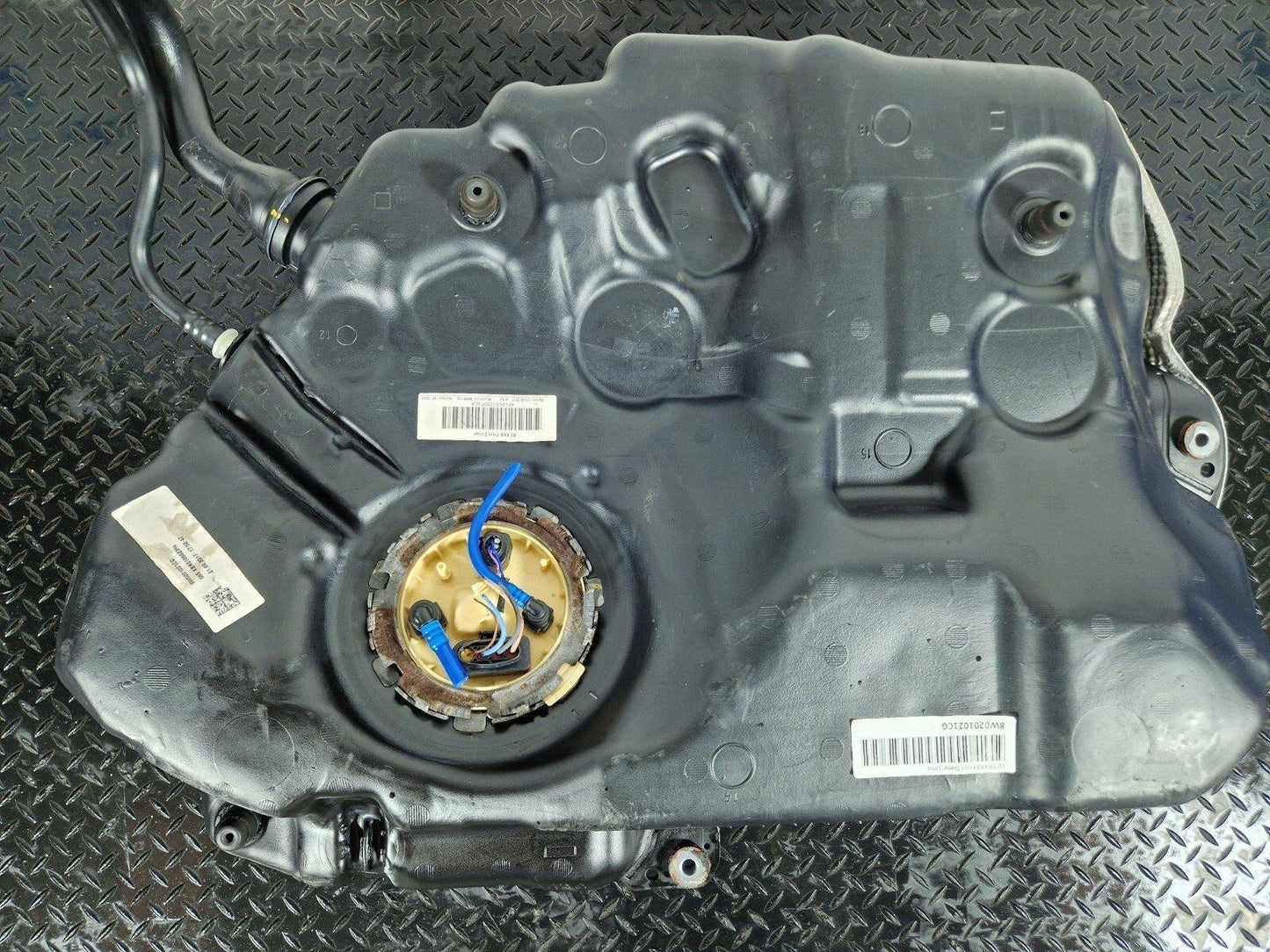 16-19 AUDI A4 B9 DIESEL GENUINE OEM FUEL TANK WITH PUMP 8W0201021CG