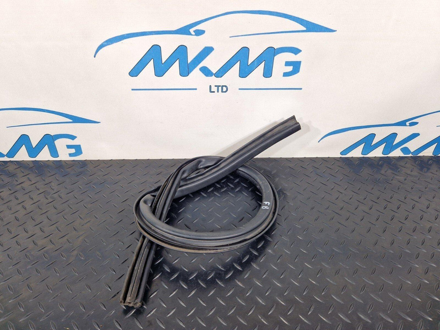 10-18 AUDI A7 4G S-LINE GENUINE ENGINE BAY BONNET RUBBER WEATHER SEAL 4G8823723A