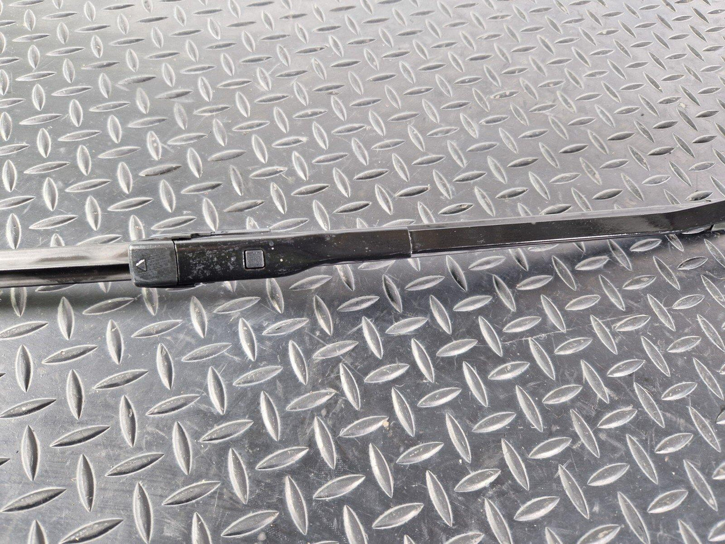 15-18 AUDI A7 4G RIGHT SIDE FRONT WIPER ARM WINDSCREEN WIPER 4G2955408D