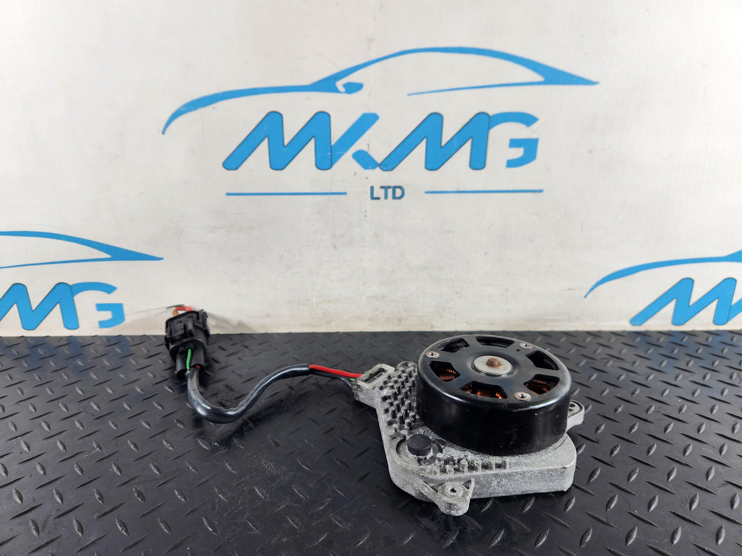 BMW 118i F40 Hatchback Genuine Radiator Cooling Fan Motor Unit 59115104 6900537