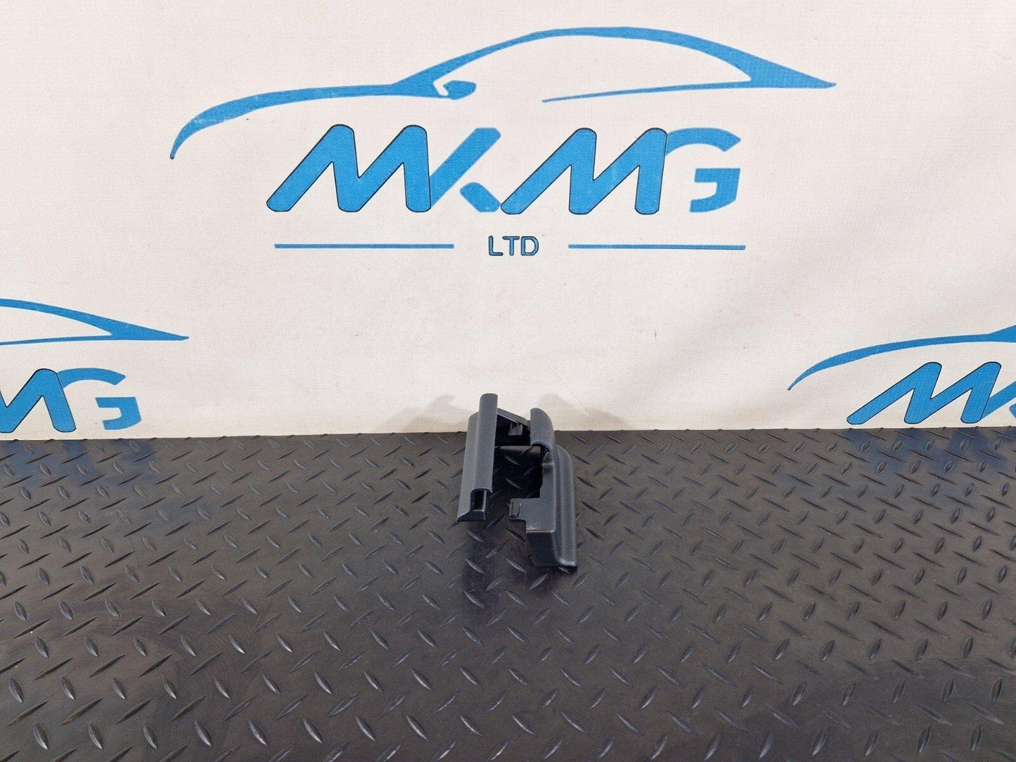 13-19 MERCEDES CLA C117 AMG FRONT SEAT RIGHT GUIDE RAIL COVER TRIM A1769192000