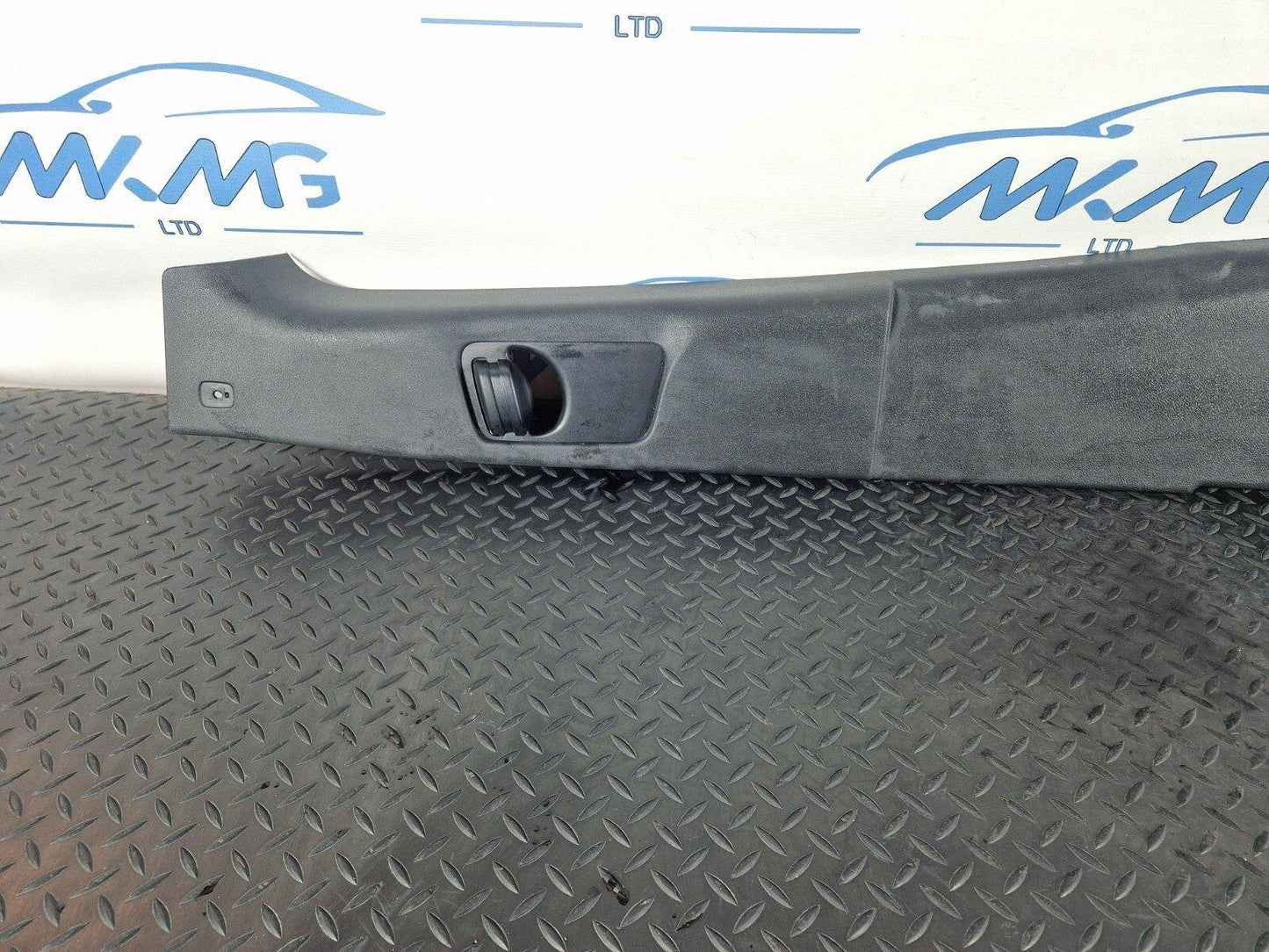 18-ON MERCEDES BENZ SPRINTER W907 W910 LEFT SIDE B PILLAR TRIM COVER A9076903200