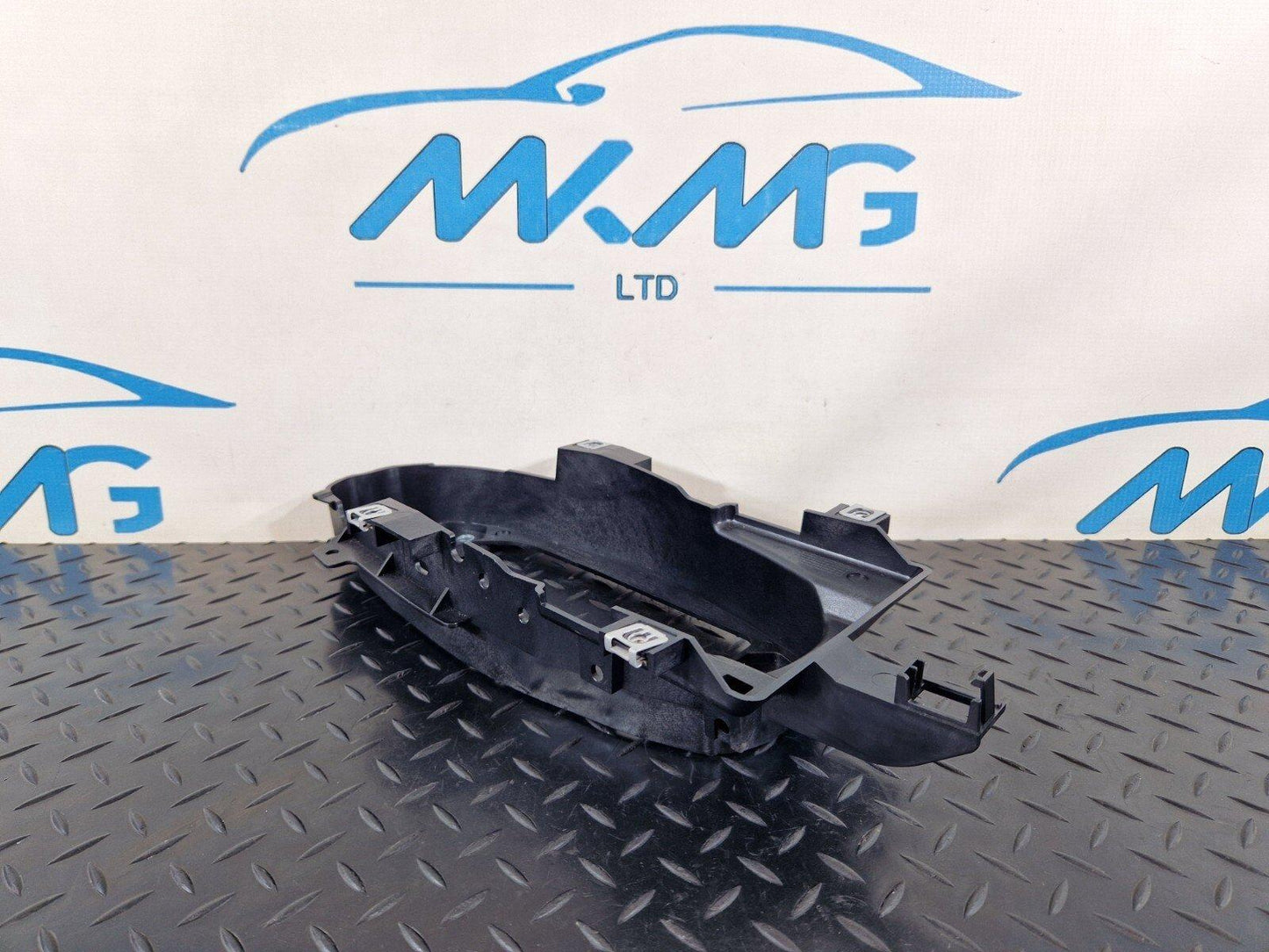 16-19 AUDI A4 B9 GENUINE OEM GEARSTICK MOUNTING PLATE BRACKET 8W0863531