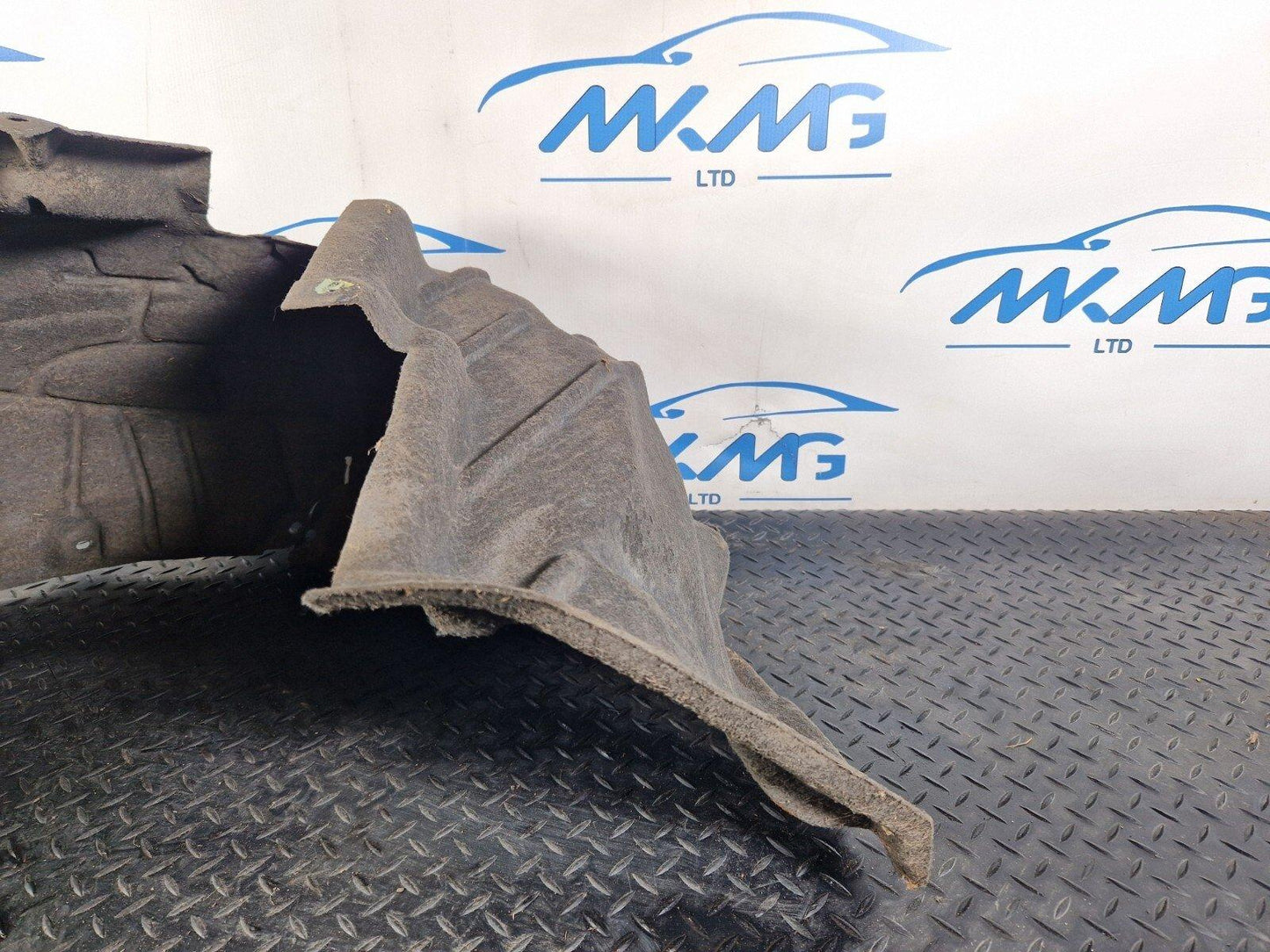 16-19 AUDI A4 B9 REAR RIGHT WHEEL ARCH LINER COVER 8W0810172