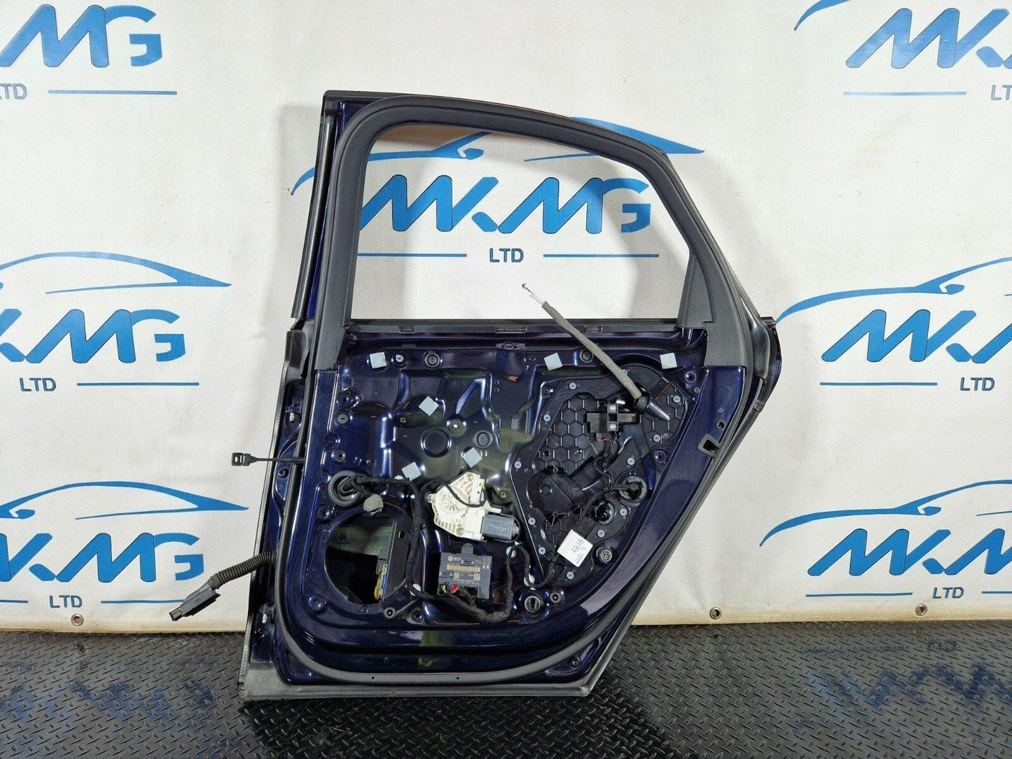 10-17 AUDI A8 4H GENUINE REAR RIGHT O/S/R COMPLETE DOOR (DAMAGED)