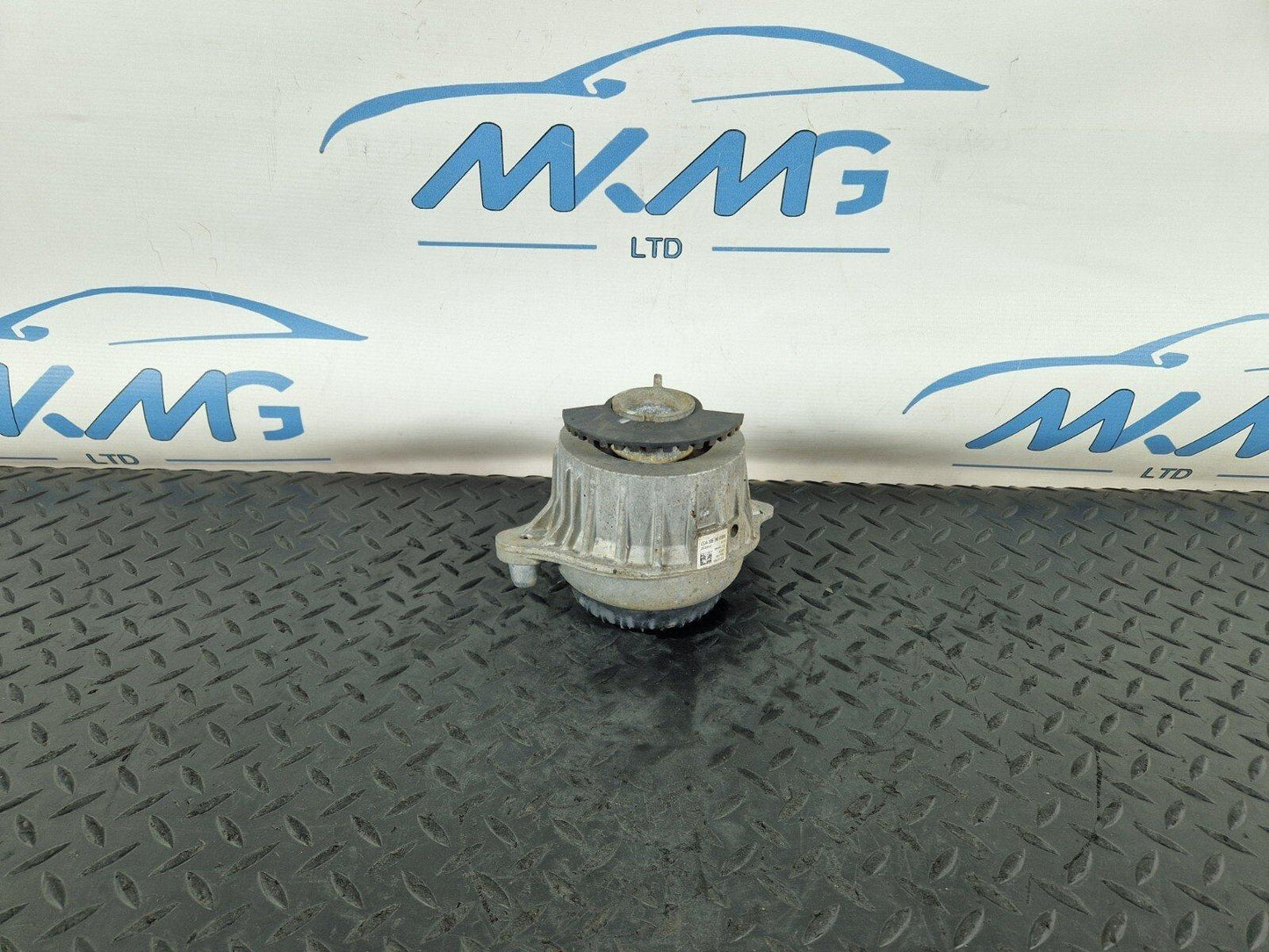14-21 MERCEDES BENZ C200 W205 GENUINE OEM ENGINE SUPPORT MOUNT A2052400200