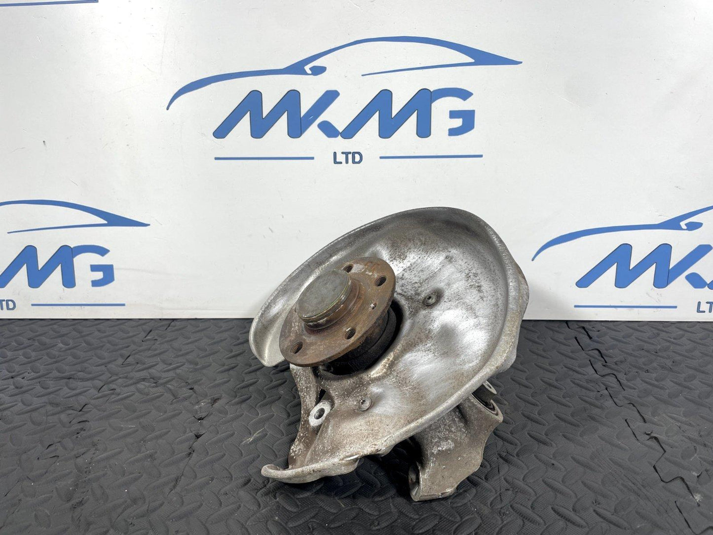 16-19 AUDI A4 B9 S-LINE GENUINE REAR LEFT N/S WHEEL HUB & BEARING 8W0505459 E