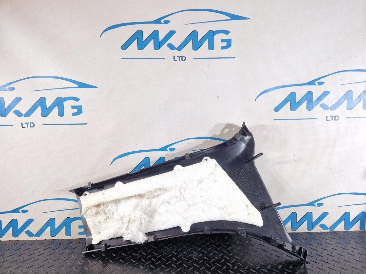 16-19 MERCEDES BENZ GLE W166 GENUINE LEFT LOWER B PILLAR TRIM A1666900025