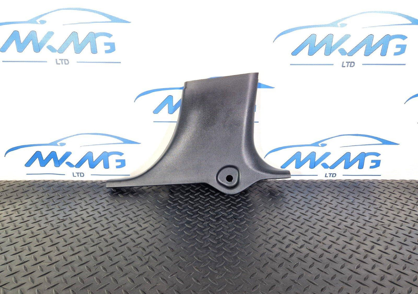 14-19 MERCEDES BENZ GLA X156 GENUINE DRIVER SIDE LOWER B-PILLAR TRIM A1766920200