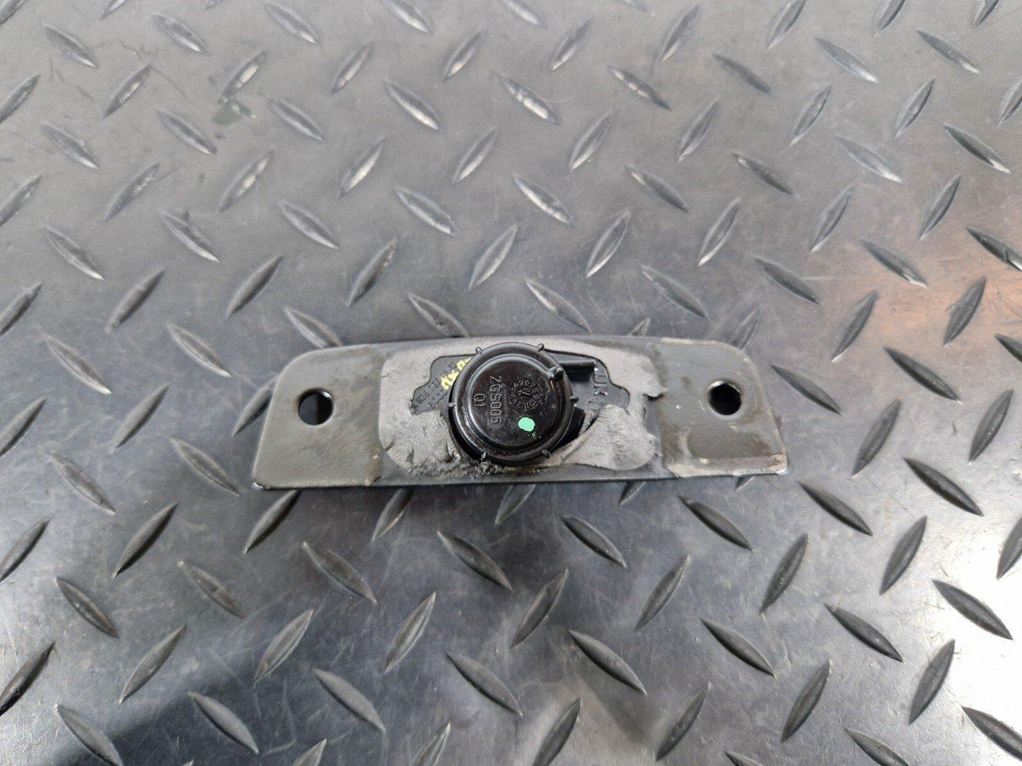 14-23 MERCEDES BENZ VITO W447 OEM RIGHT LOWER SLIDING DOOR STOP A6397660862