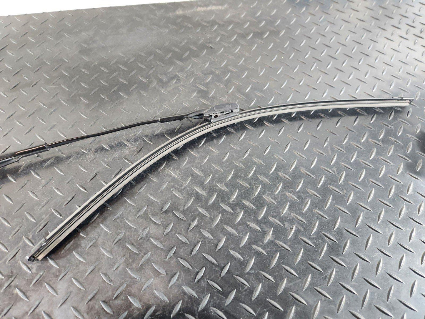 16-22 MERCEDES BENZ X253 GENUINE WINDSCREEN LEFT N/S WIPER ARM COVER A2058240219
