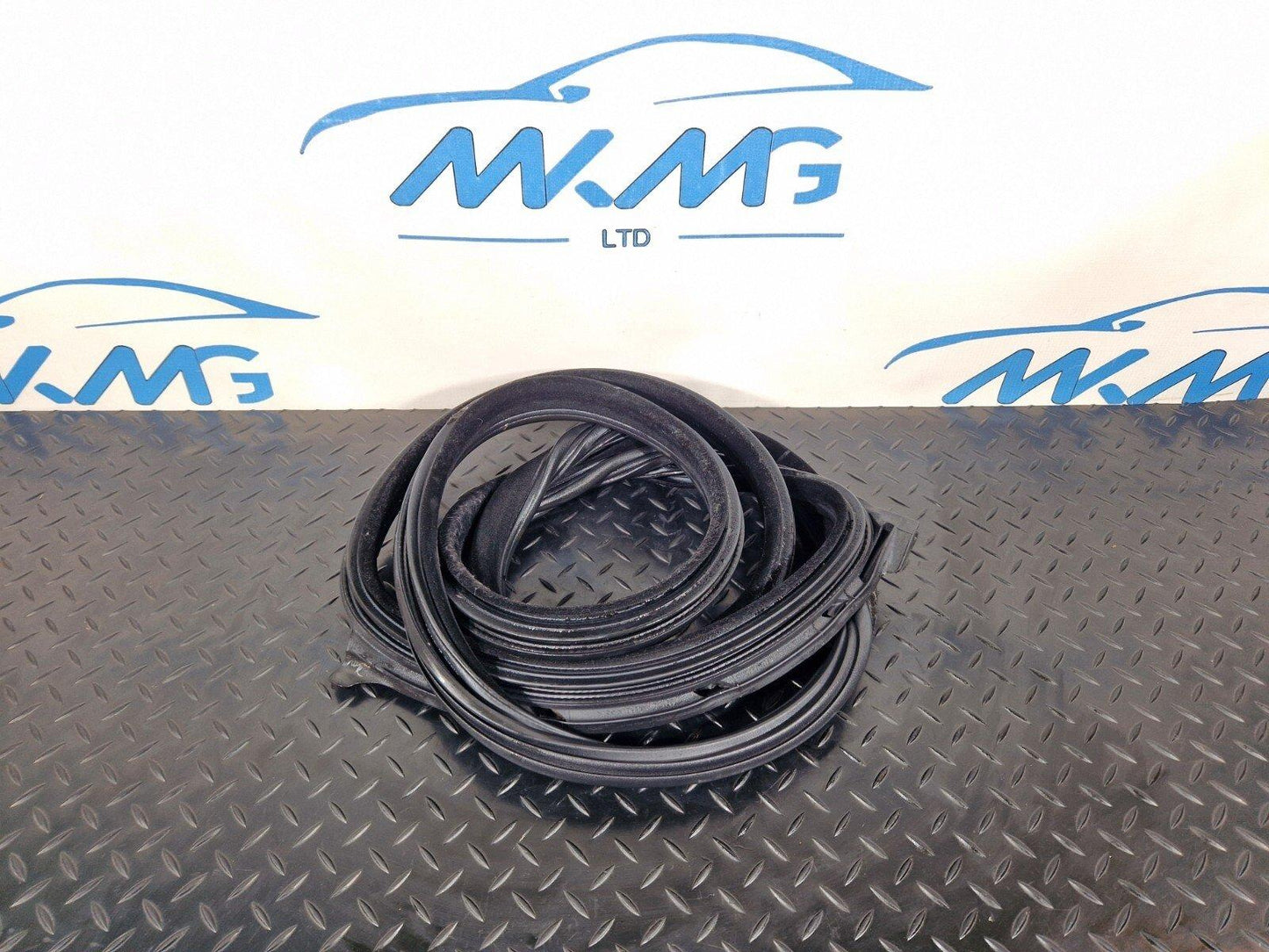 11-18 BMW 6 SERIES F06 REAR LEFT DOOR RUBBER WEATHER SEAL STRIP 7275315