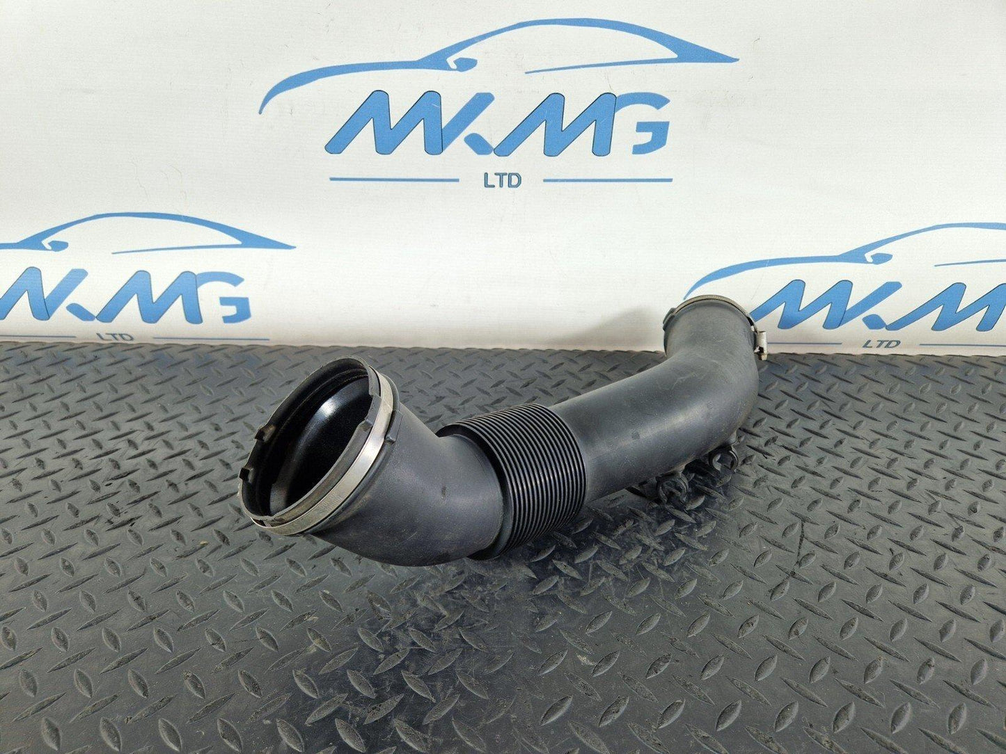 10-17 AUDI A8 4H AIR INTAKE PIPE TUBE HOSE DUCT 4H0129616G