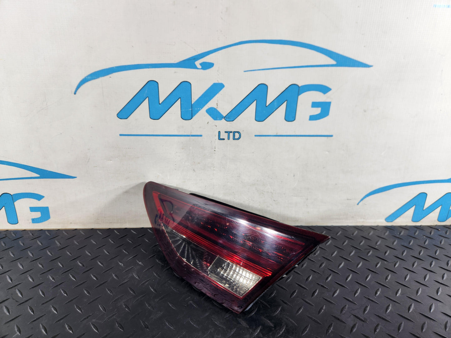 Seat Leon II 1P Hatchback Right Driver Side Inner Tail Light Genuine 5F0945308H