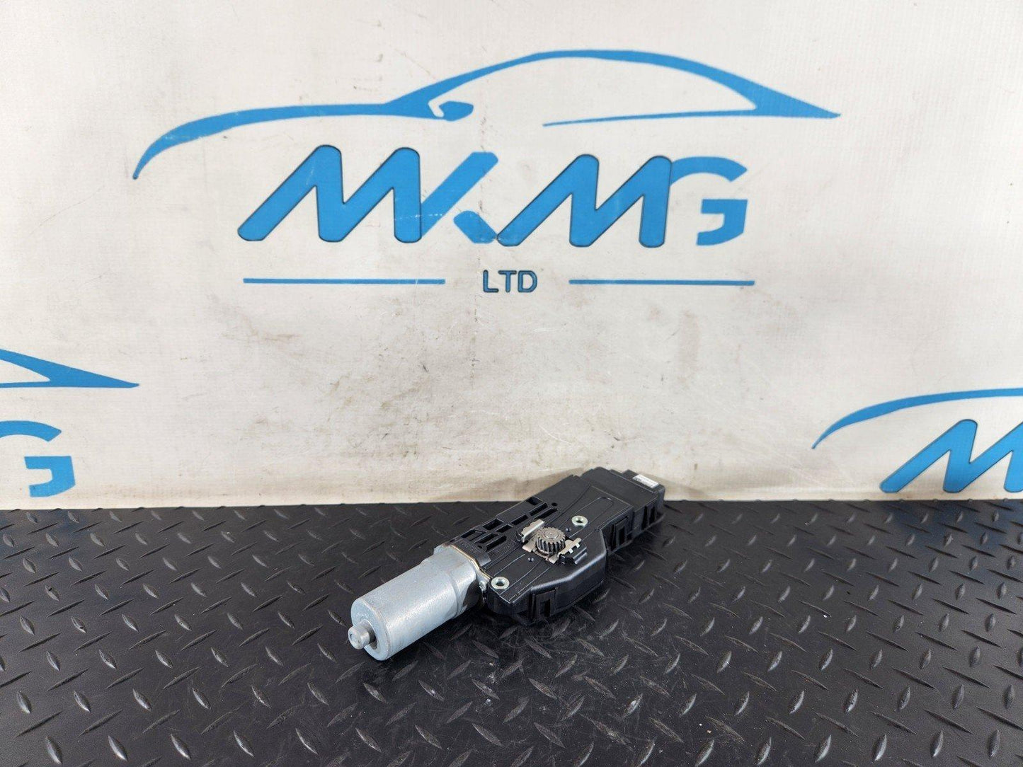 19-ON MERCEDES BENZ B CLASS W247 GENUINE SUNROOF MOTOR A2479062303 A2479011902