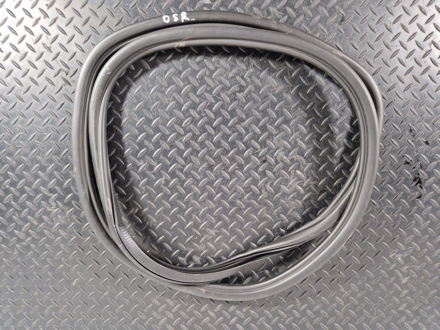 19-ON RANGE ROVER EVOQUE L551 GENUINE REAR RIGHT O/S DOOR SEAL K8D2-253A10-AC