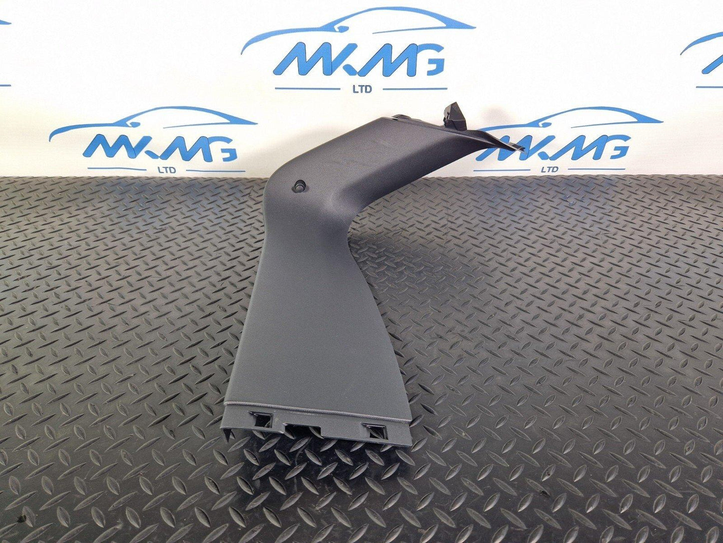 14-19 MERCEDES BENZ GLA X156 TAILGATE COVER TRIM LEFT A1567400171 A1567401900