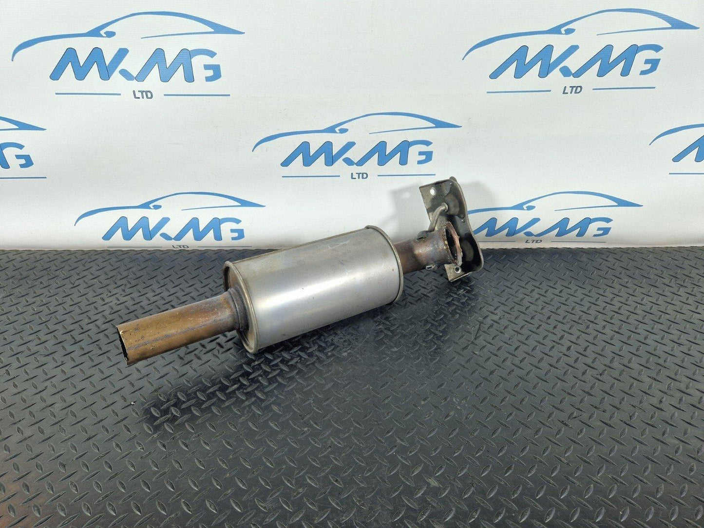 13-19 MERCEDES BENZ CLA C117  GENUINE EXHAUST CENTER SECTION A2464910400