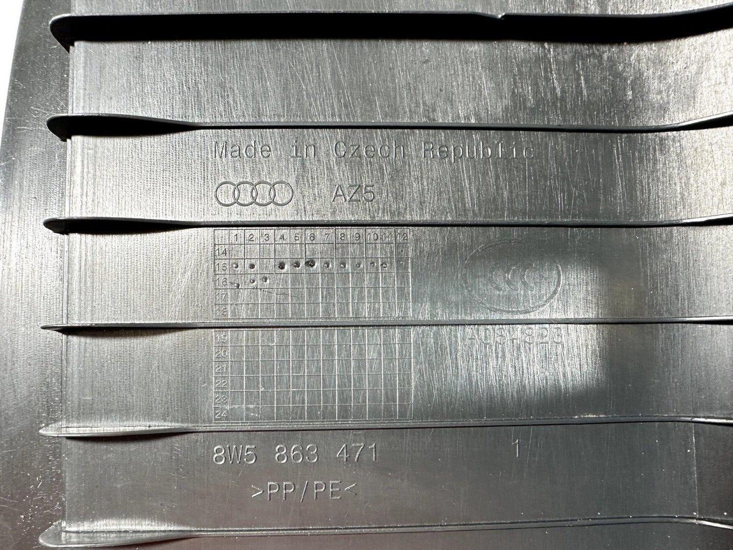 16-19 AUDI A4 B9 SALOON GENUINE BOOT TRUNK SILL COVER PROTECTION 8W5863471