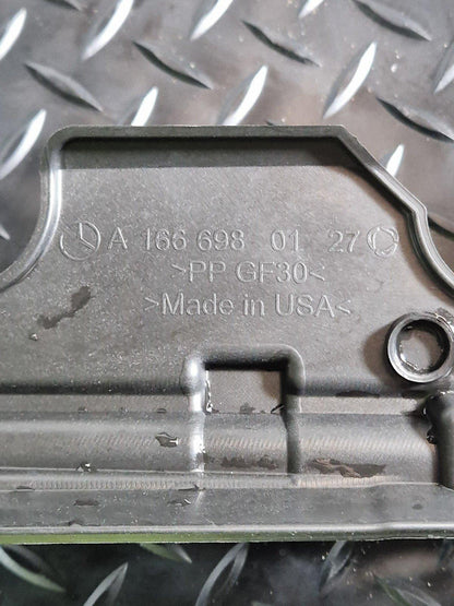 11-19 MERCEDES BENZ ML W166 OEM LEFT SIDE SKIRT HOLDER BRACKET A1666980127