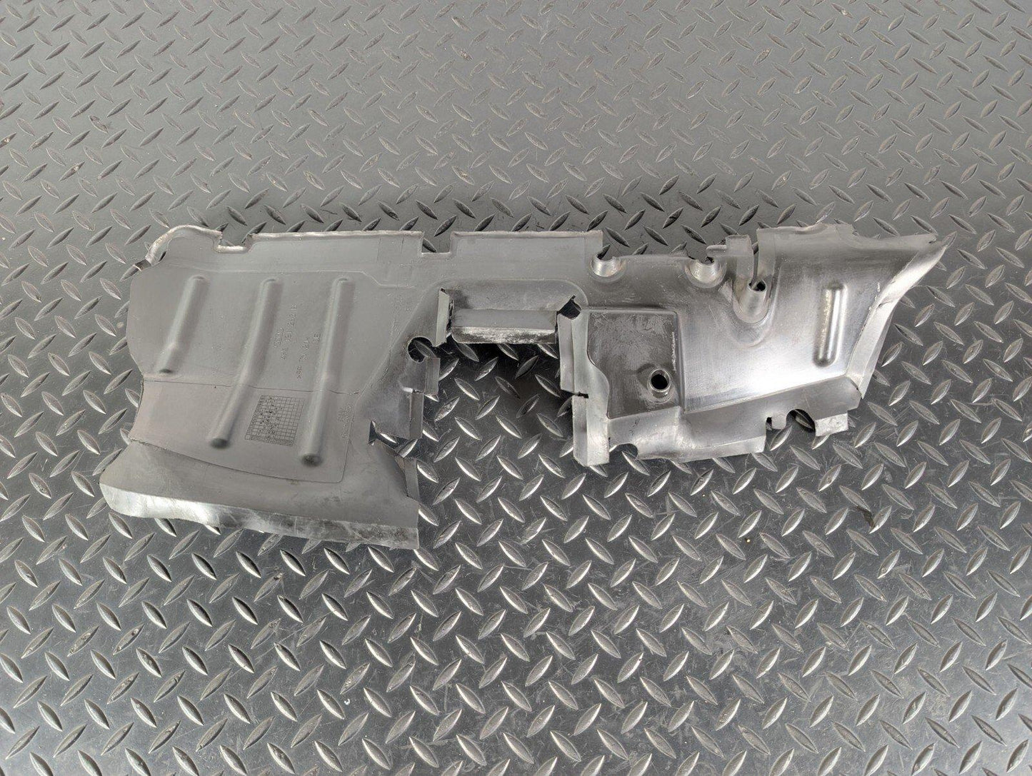 10-17 AUDI A8 4H  RADIATOR AIR GUIDE LEFT SIDE 4H0121283B