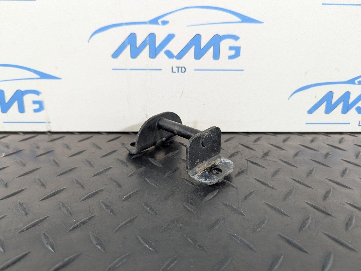 11-19 MERCEDES BENZ ML W166 BONNET HOOD LOCK BRACKET A1668800164