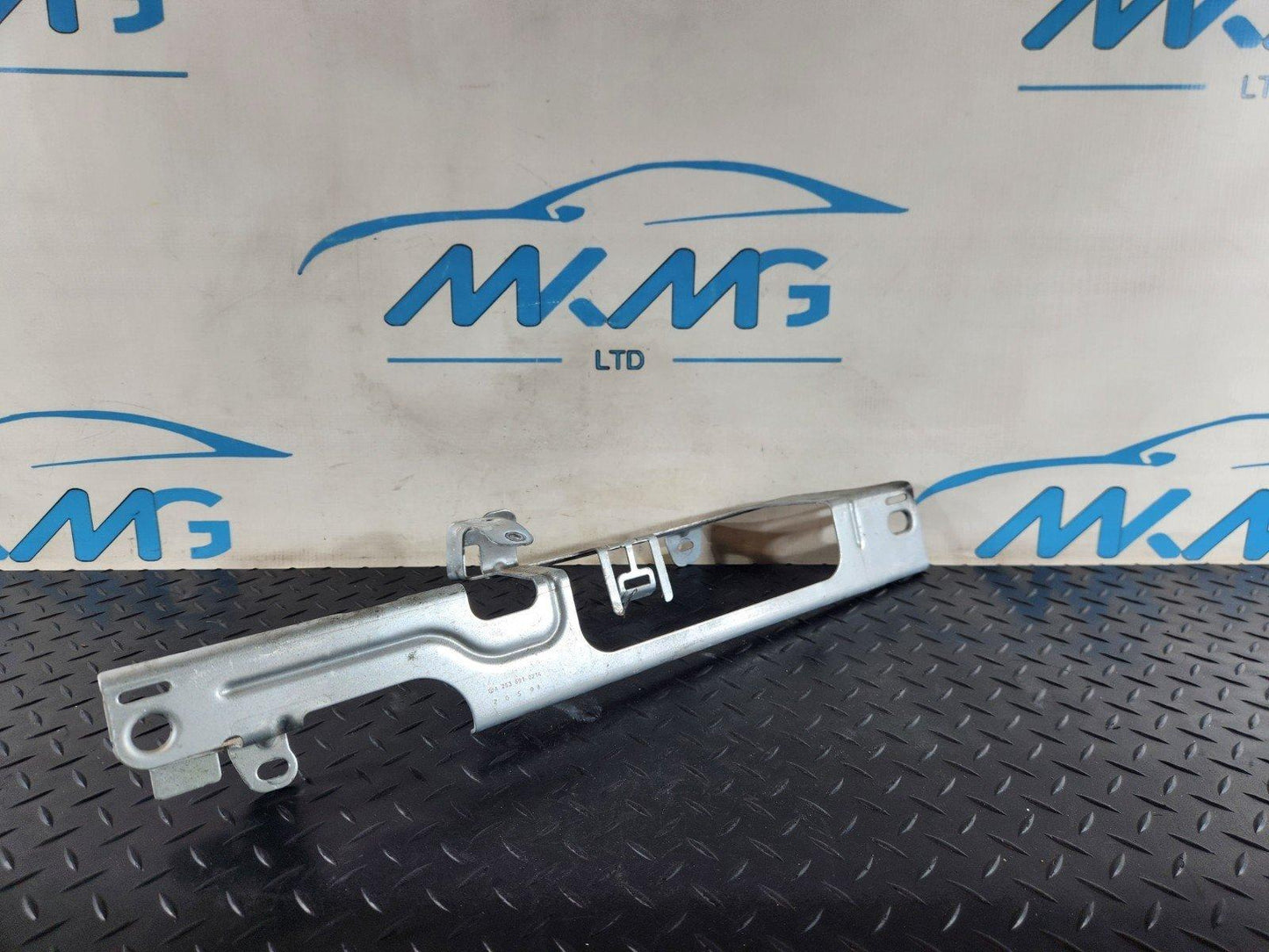 16-22 MERCEDES BENZ X253 OEM ANTENNA AMPILIFIER MODULE WITH BRACKET A2536910214