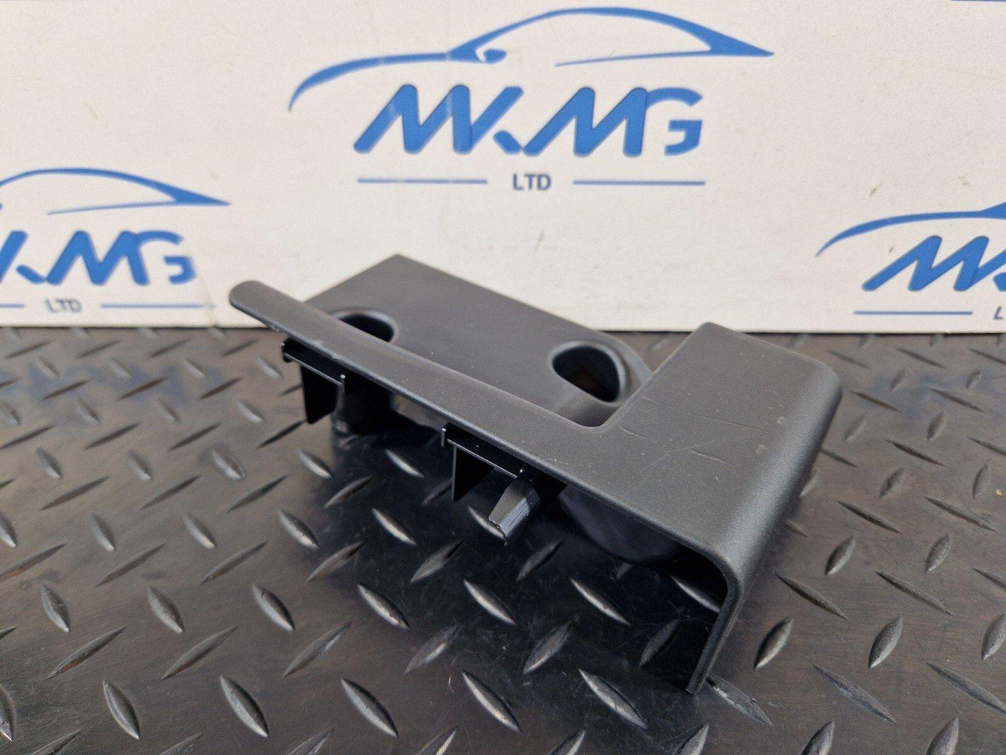 18-ON MERCEDES A CLASS W177 OEM TRUNK FLOOR BOOT RIGHT O/S BRACKET A1776808605