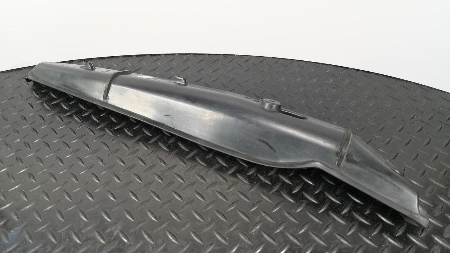 13-19 MERCEDES BENZ CLA W117 C117 FRONT RIGHT FENDER RUBBER SEAL A1178890225