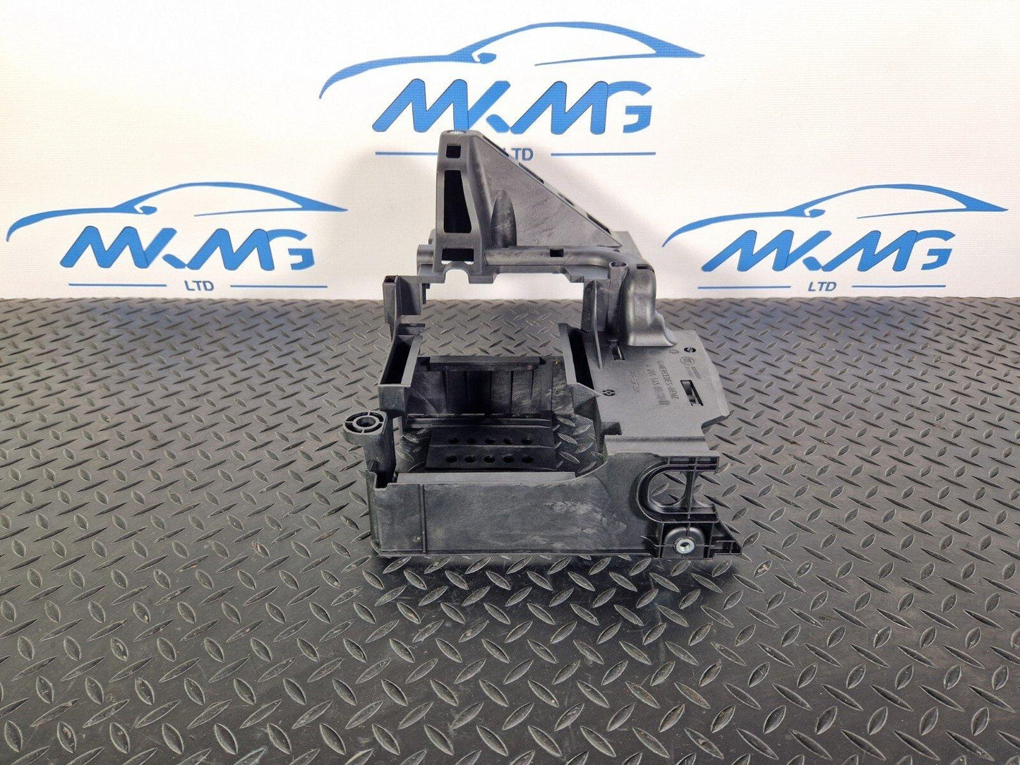 14-21 MERCEDES BENZ C200d W205 CD CHANGER ECU HOLDER BRACKET A2055458900