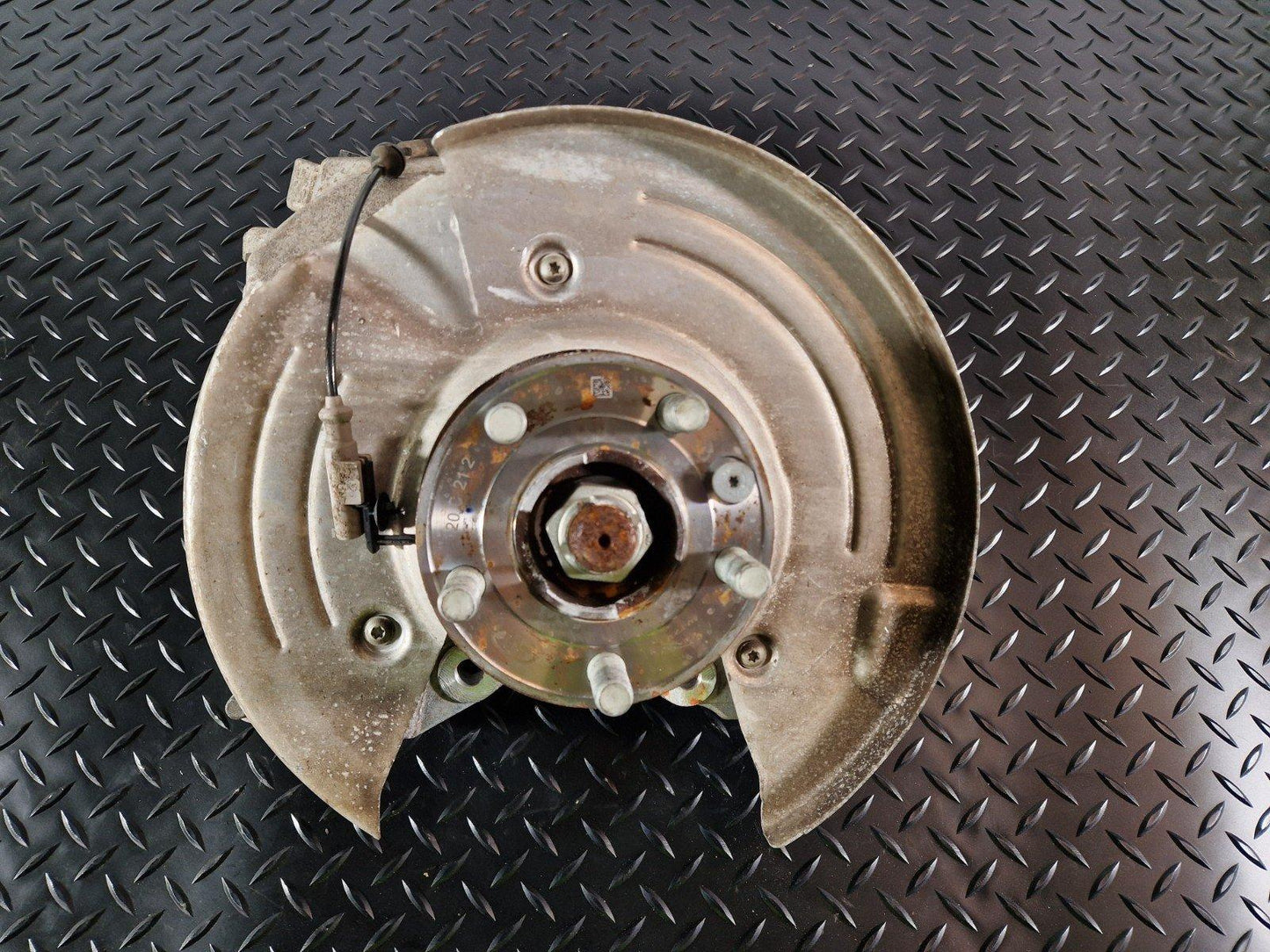 19-ON RANGE ROVER EVOQUE L551 GENUINE REAR LEFT PASSENGER WHEEL HUB GK724K327AB