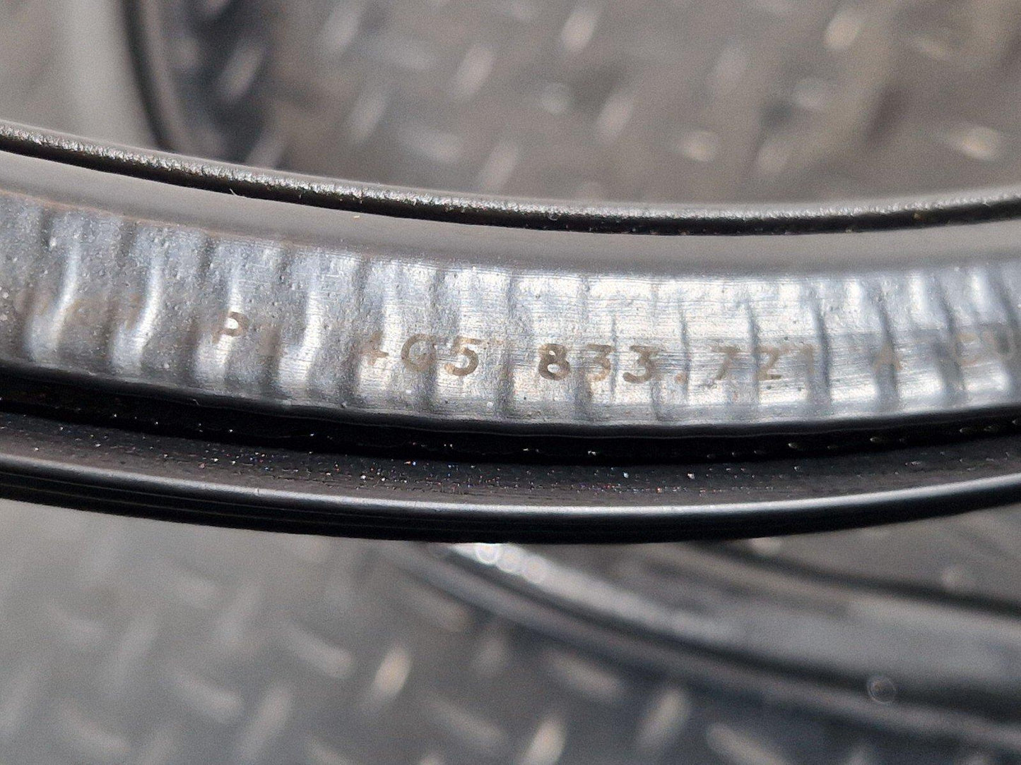 12-18 AUDI A6 C7 REAR LEFT DOOR RUBBER SEAL FITS BOTH LEFT OR RIGHT 4G5833721A