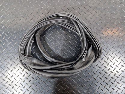 16-19 AUDI A4 B9 SALOON GENUINE TAILGATE BOOT LID RUBBER SEAL 8W5827705C