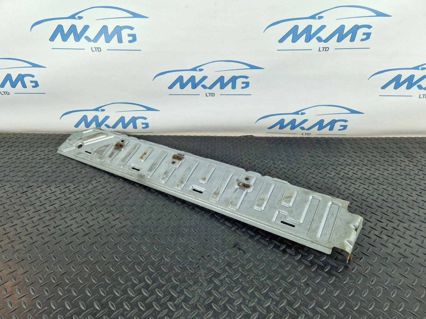 14-23 MERCEDES BENZ VITO W447 SLIDING DOOR STEP MOUNT BRACKET LEFT A4477303400