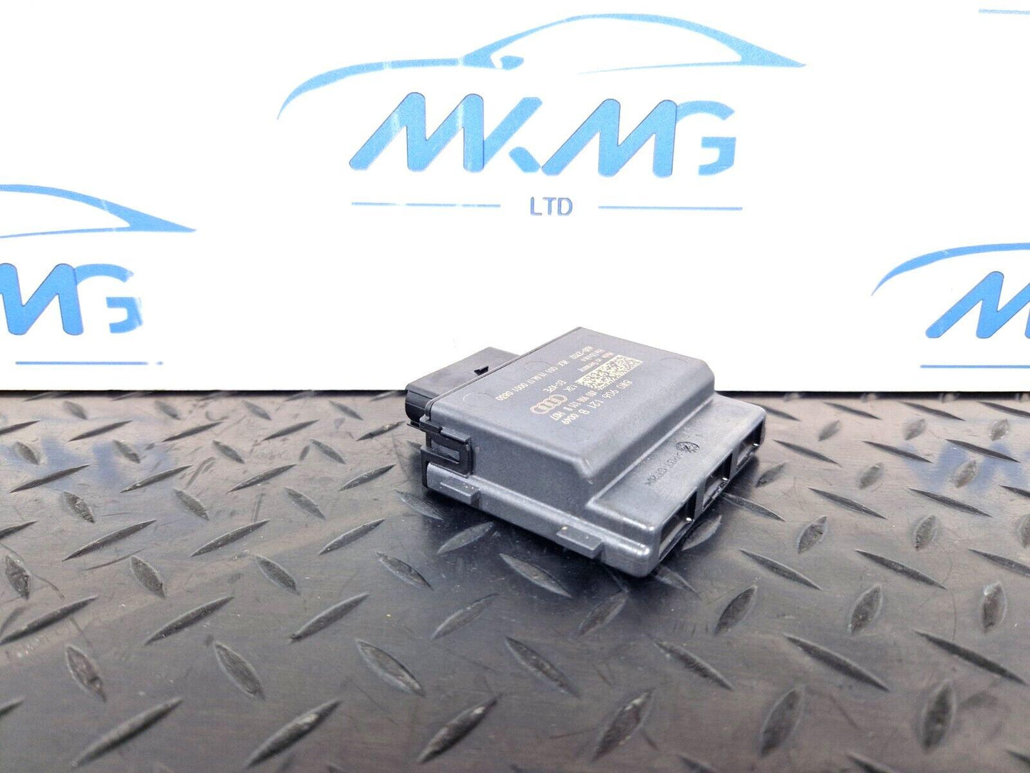 16-19 AUDI A4 B9 OEM FUEL PUMP CONTROL MODULE 8W0906121B