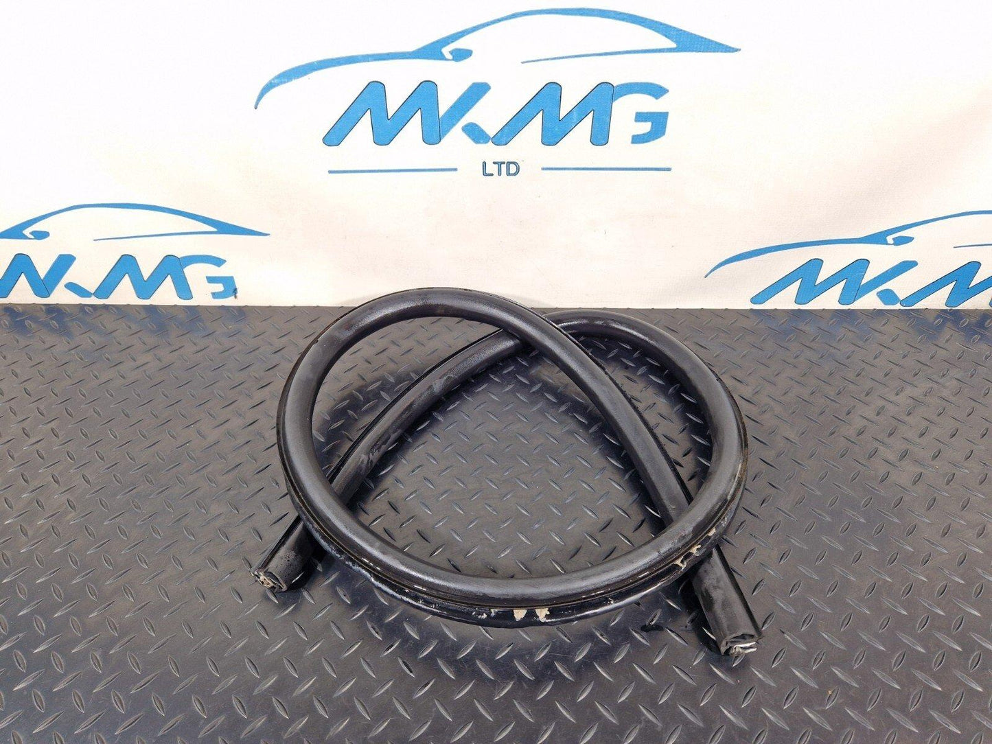 12-17 AUDI S5 CONVERTIBLE FRONT LOWER DOOR RUBBER SEAL 8F0831707