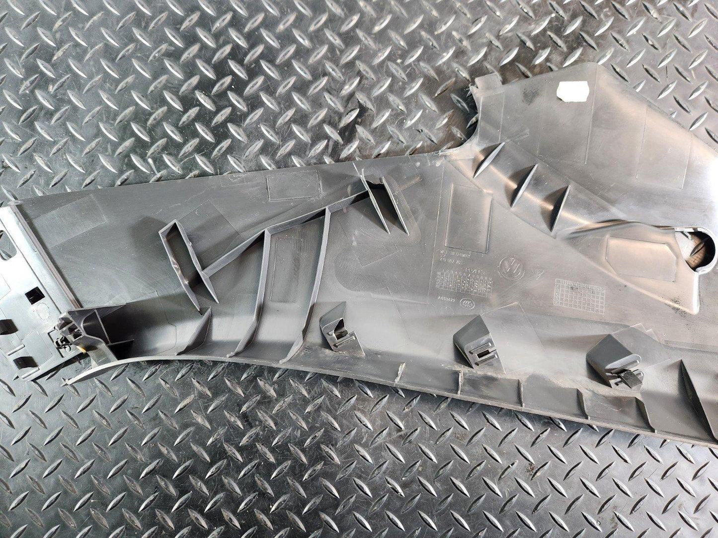 10-18 VW TOUAREG 7P GENUINE LEFT BOOT TRIM PANEL 7P0867765