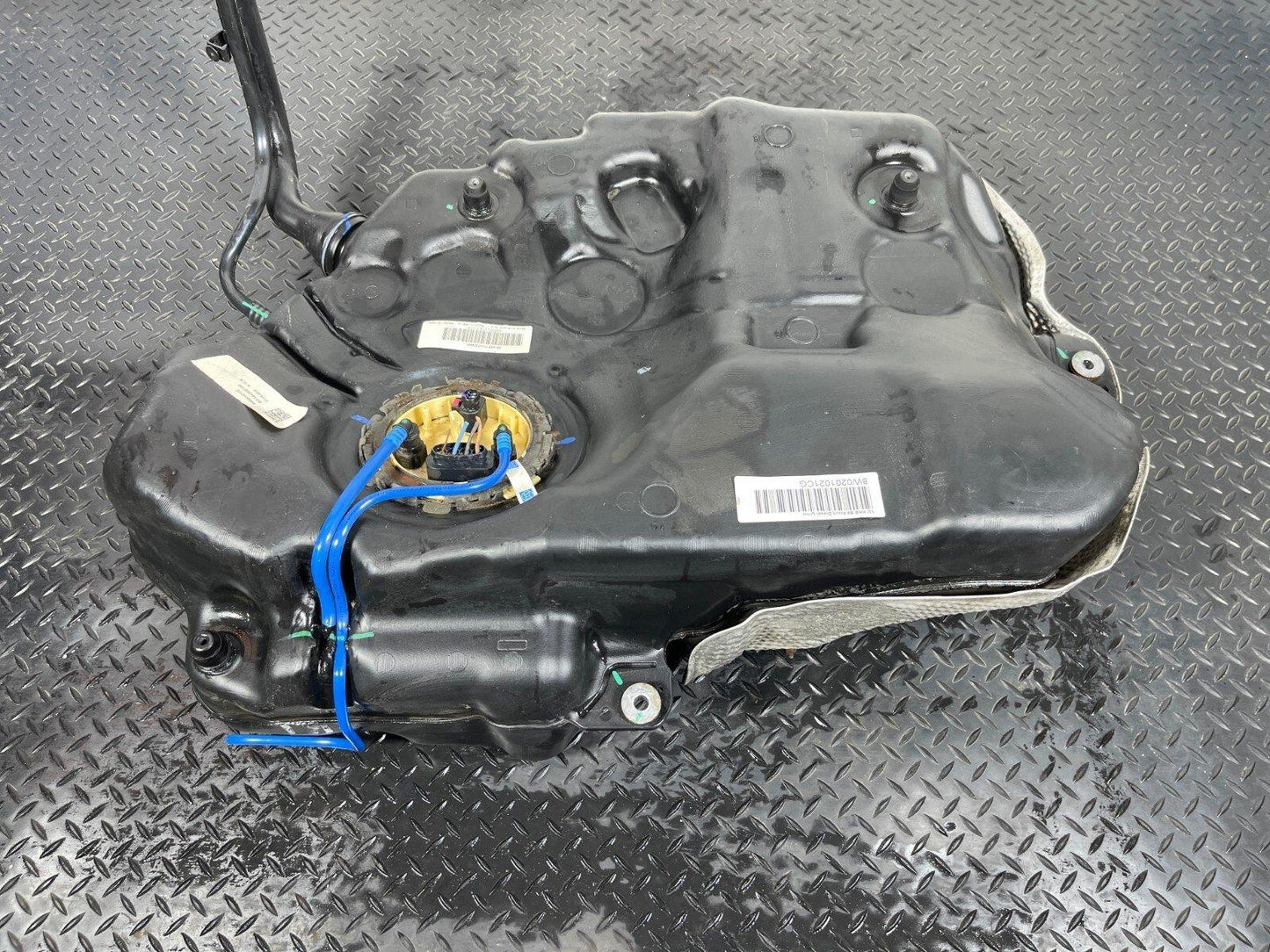 16-19 AUDI A4 B9 AVAN 2.0TDI DIESEL FUEL TANK WITH PUMP 8W0201021CG 8W02012WD