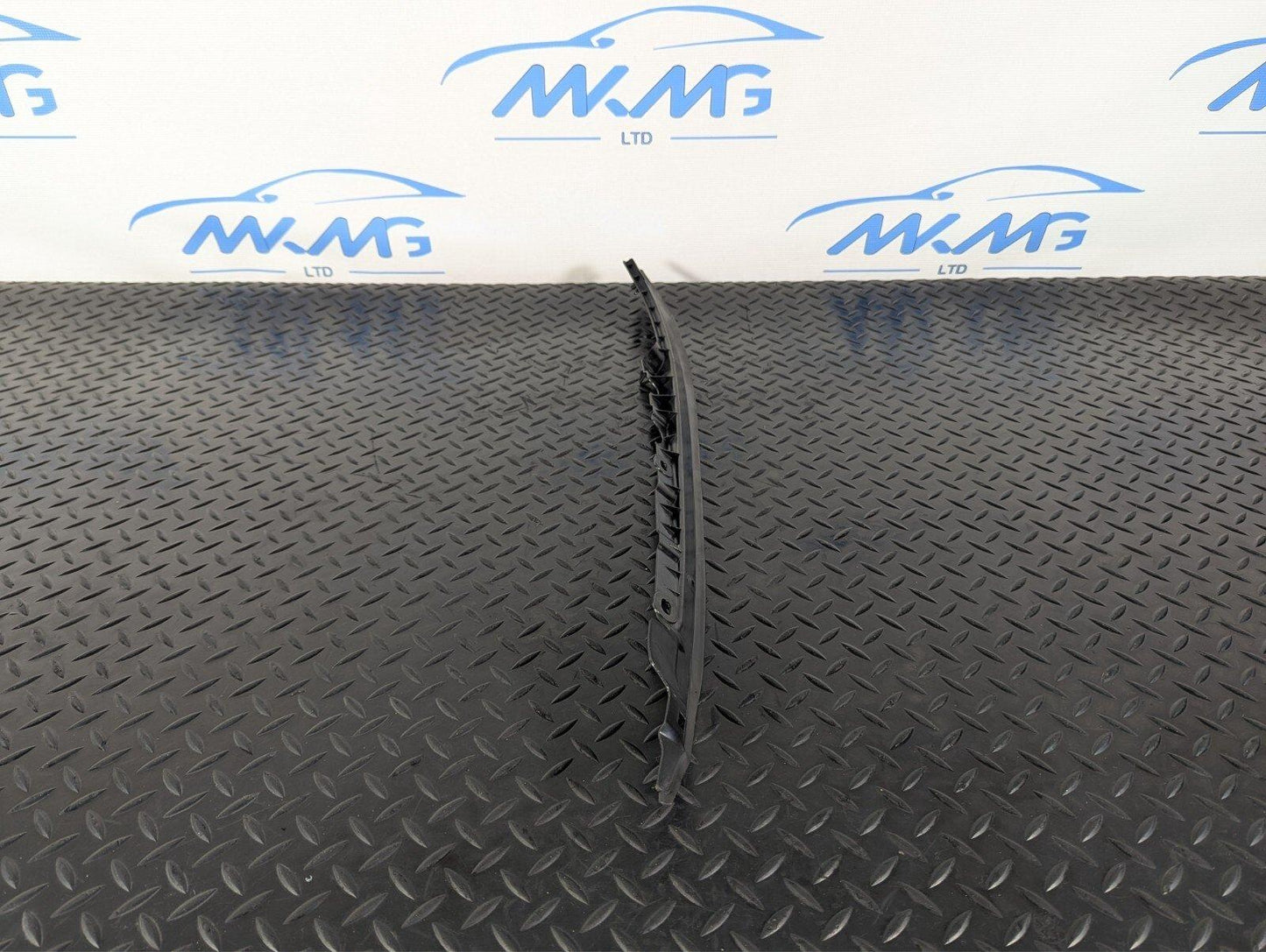 13-19 MERCEDES BENZ CLA C117 FRONT RIGHT O/S SIDE BONNET SEAL A1178800297