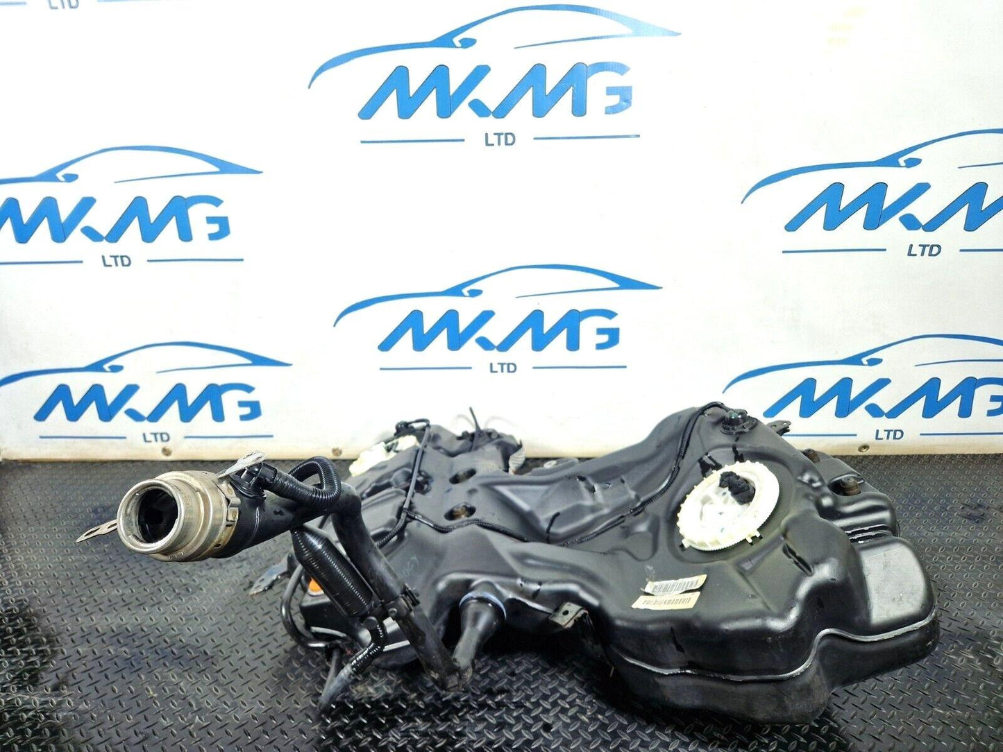 12-17 AUDI S5 CONVERTIBLE  GENUINE PETROL ENGINE FUEL TANK WITH PUMP 8W0201021AF