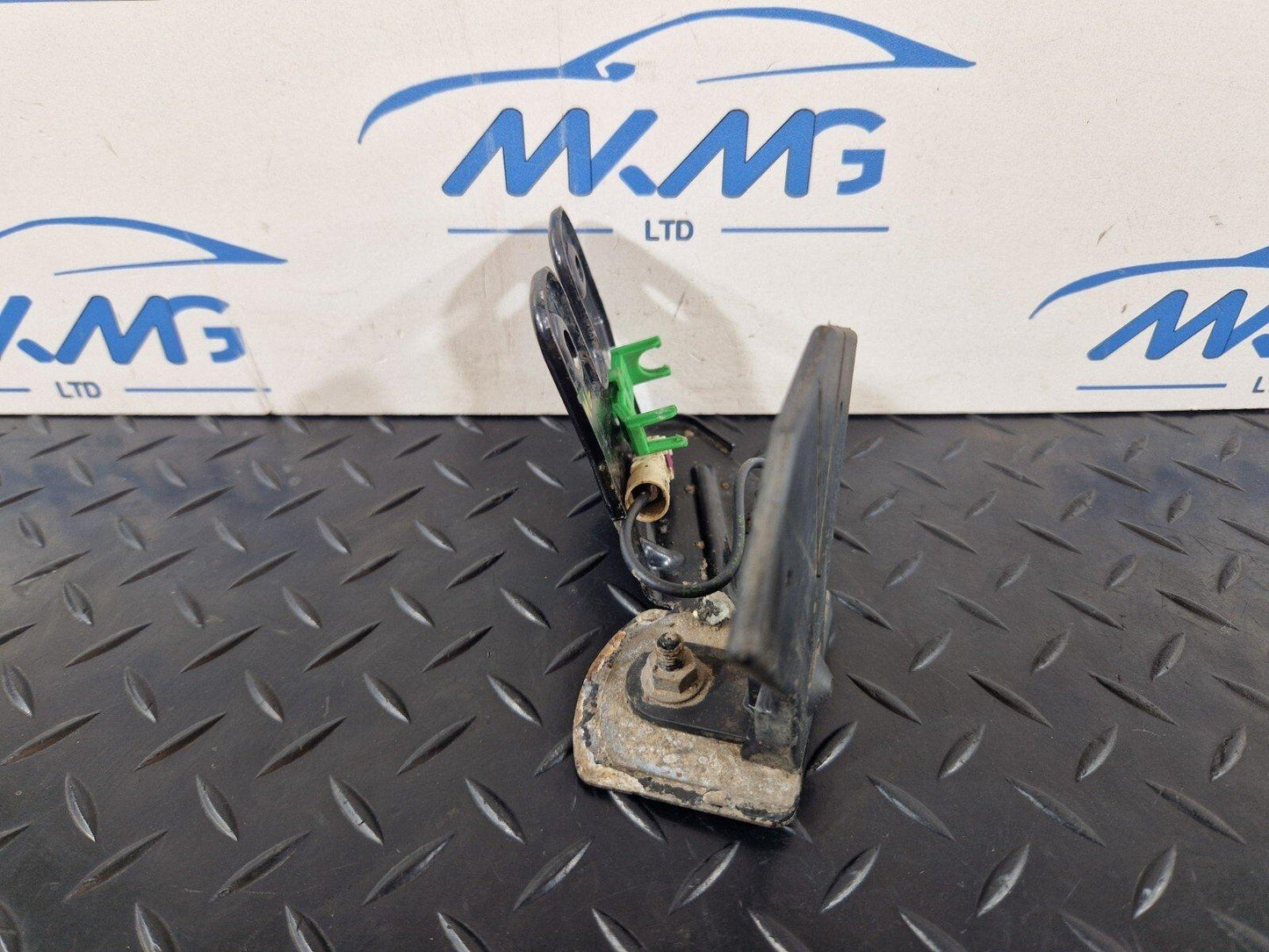 12-18 AUDI A6 C7 GENUINE LEFT N/S TELEPHONE AERIAL & BRACKET 8V0035507 4G0035525