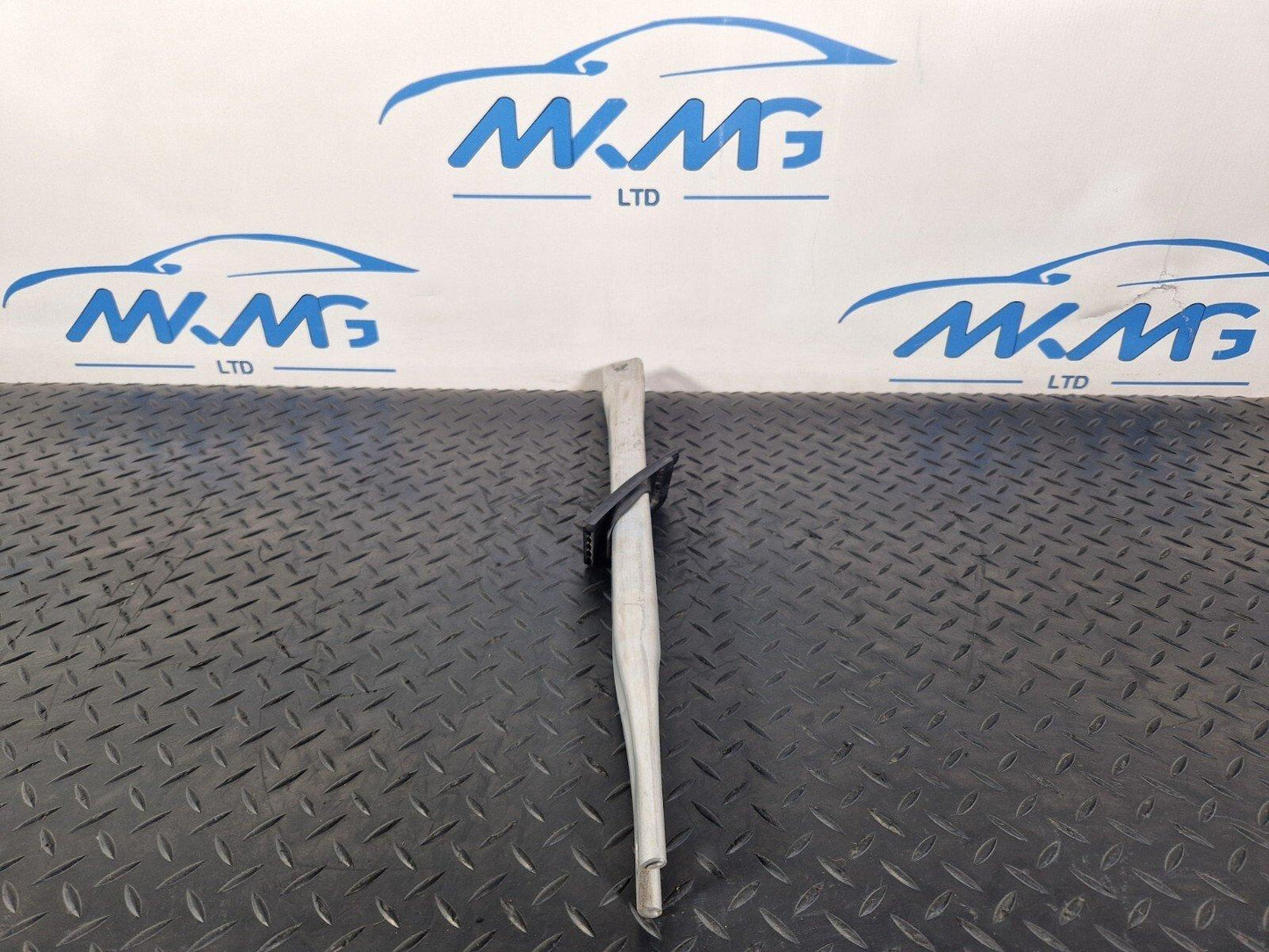 16-19 AUDI A4 B9 GENUINE FRONT RIGHT SUPPORT BRACKET BAR 8W0805646