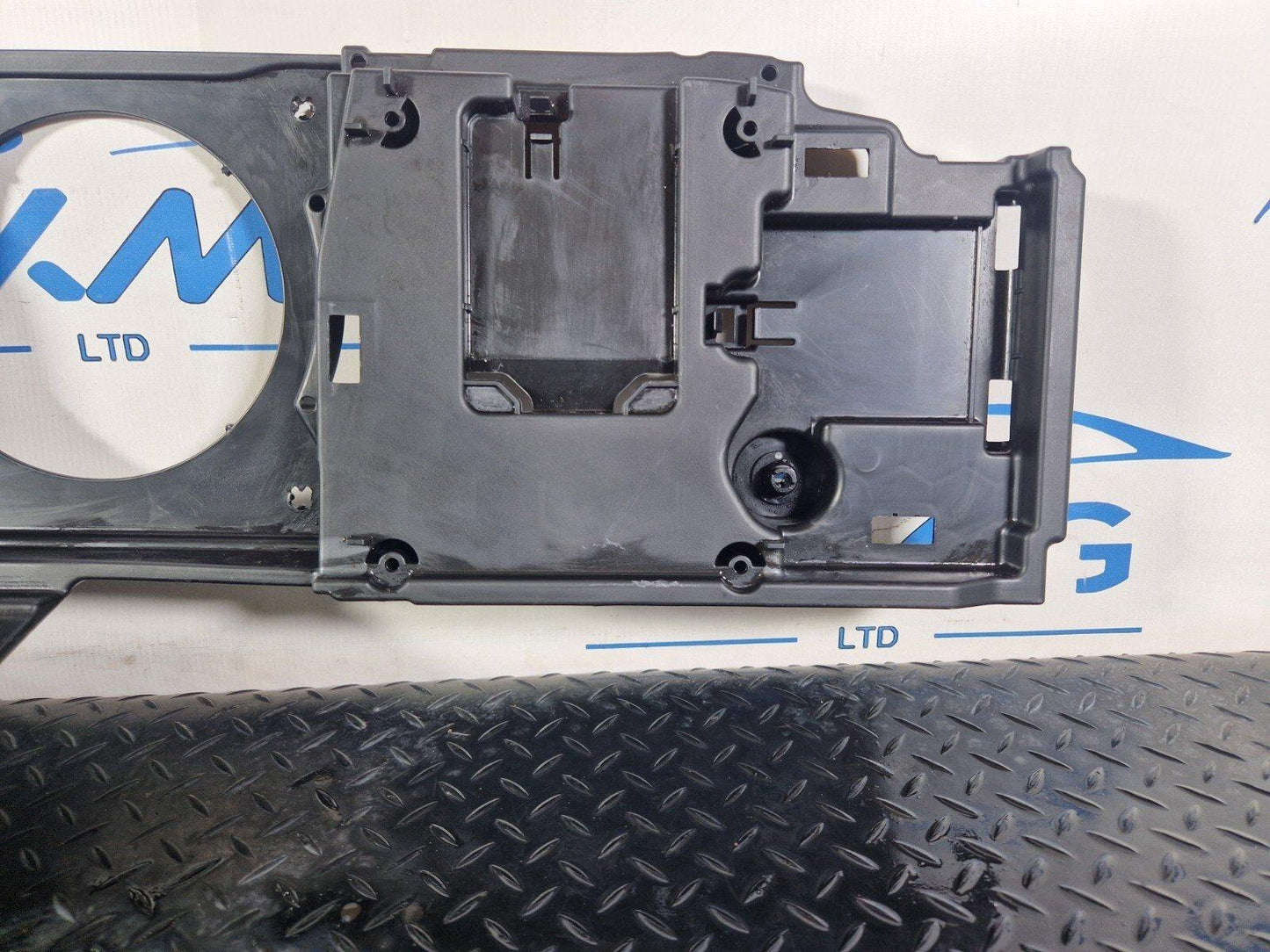 19-ON MERCEDES BENZ CLA C118 GENUINE BOOT TRIM TOOL KIT TRAY HOLDER A1778900800
