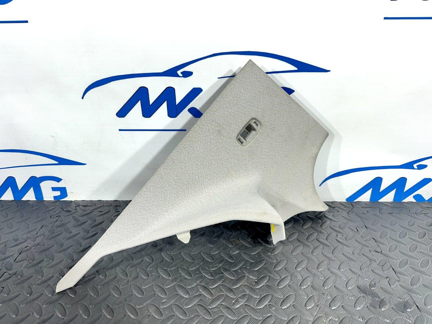 14-21 MERCEDES BENZ GENUINE REAR LEFT SIDE C-PILLAR TRIM COVER A2056900125