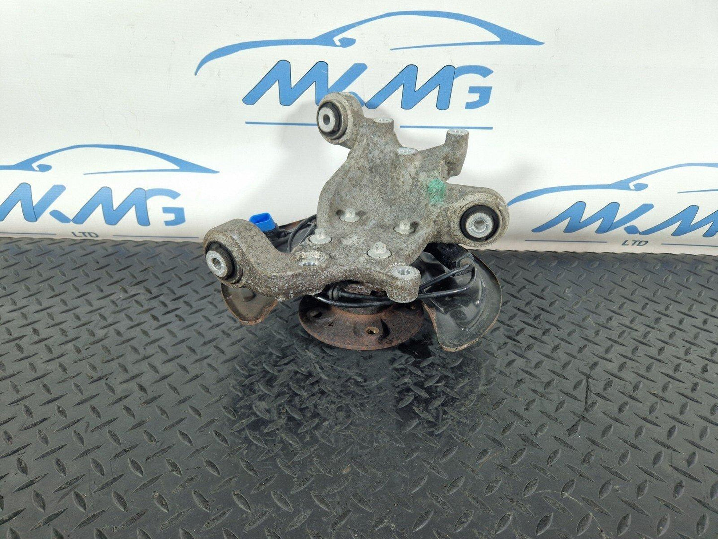 13-19 MERCEDES BENZ CLA C117 GENUINE OEM REAR RIGHT O/S WHEEL HUB A2460406