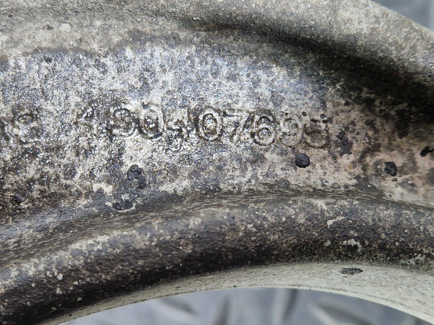 12-18 AUDI A6 C7 GENUINE  LOWER CONTROL ARM FRONT LEFT 4G0407695