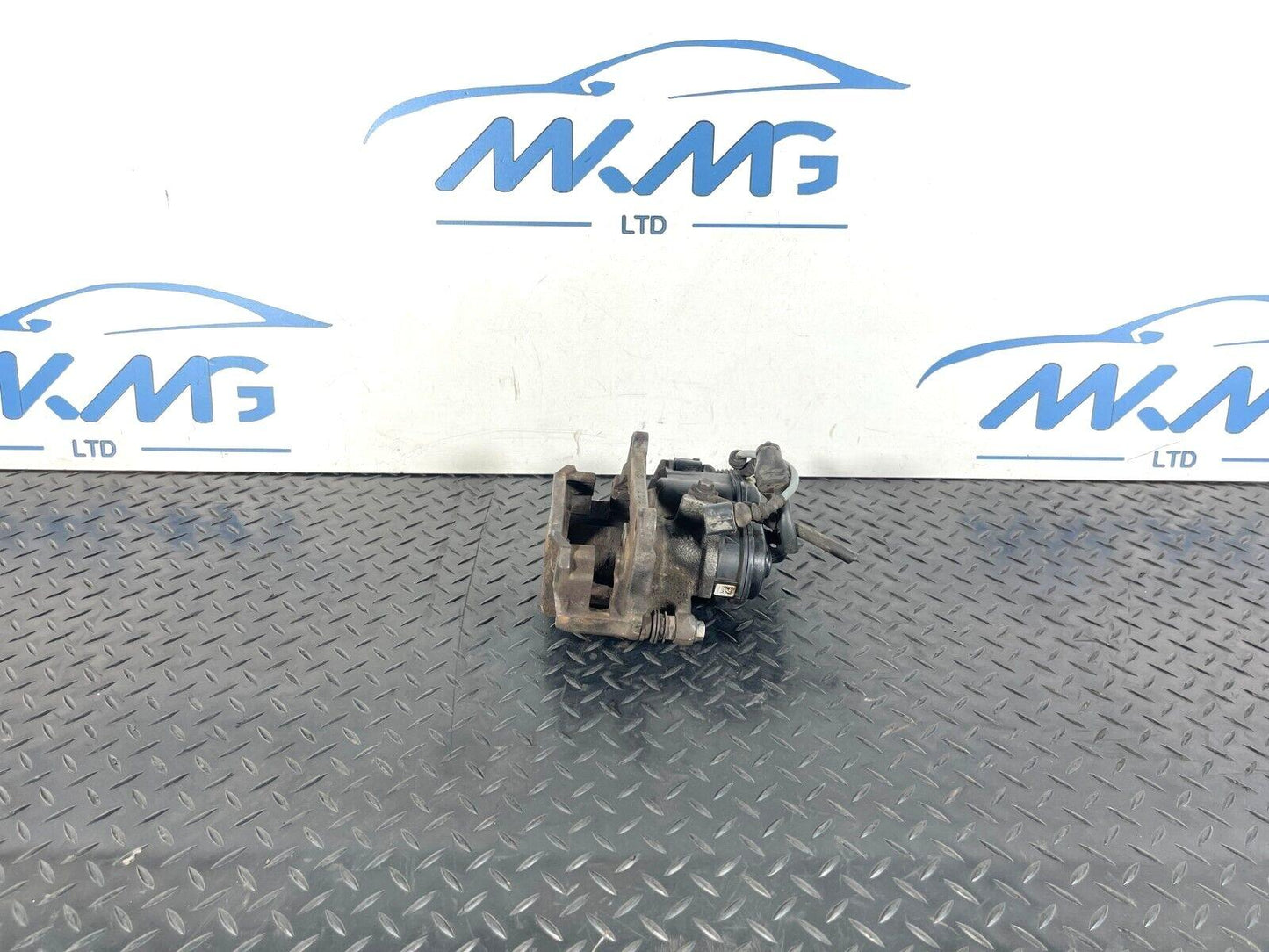 16-19 AUDI A4 B9 GENUINE REAR UK LEFT ELECTRIC BRAKE CALIPER 8W0615405AA